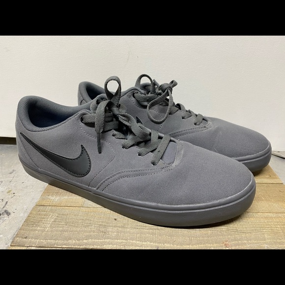 nike sb shoes size 11